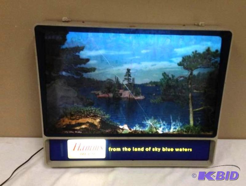 lot 1 image: Vintage Hamms Beer Lighted Sign