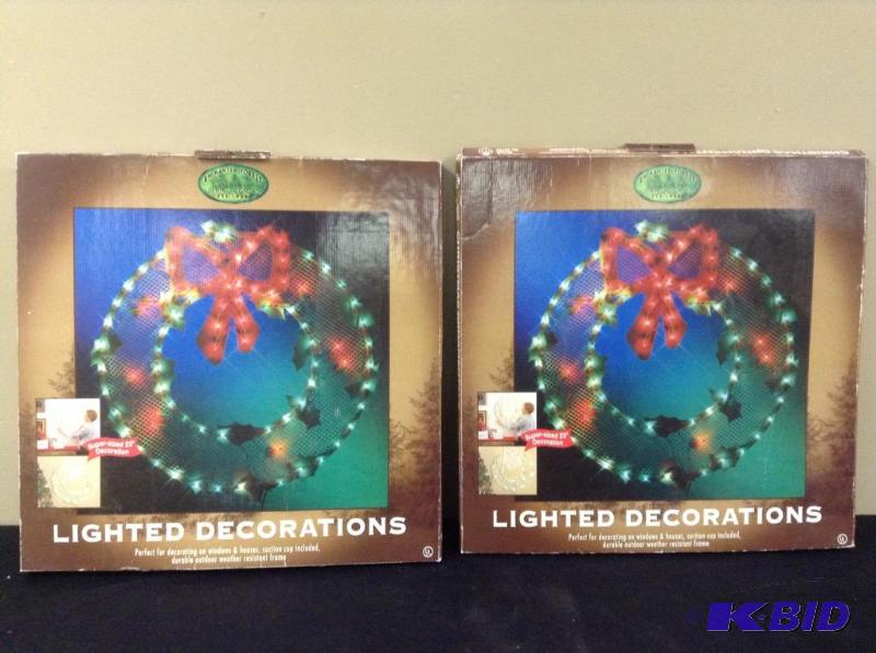 lot 25 image: 2 Lighted Christmas Decorations