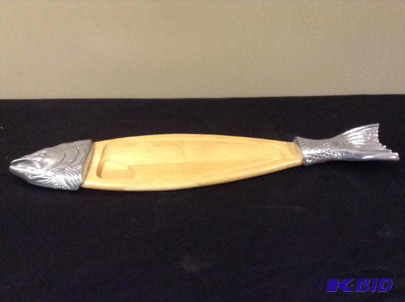 lot 27 image: Fish Filet Cutting Board