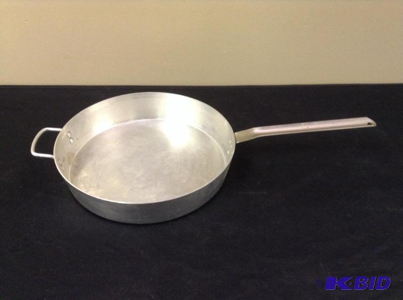 lot 34 image: Large Camping Skillet