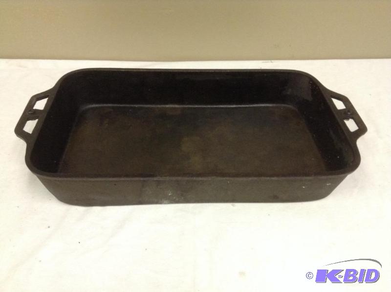 lot 35 image: Cast Iron Deep Dish Baking Pan