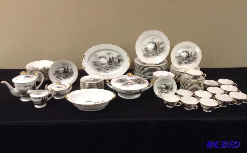 Beautiful Hutoni Japan Dinnerware Set