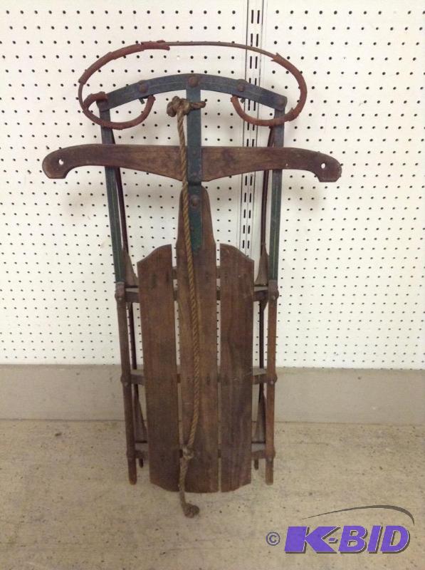 lot 6 image: Vintage Wooden Sled