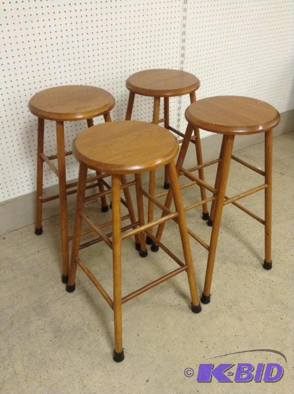 lot 9 image: 4 Bar Stools
