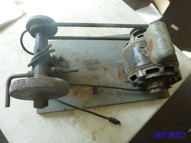 lot 12 image: Old Grinder Does not work....
