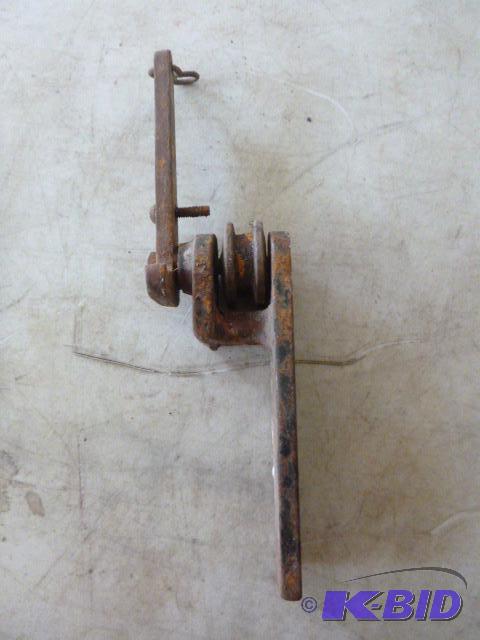 lot 123 image: Bracket with Pulley ...
