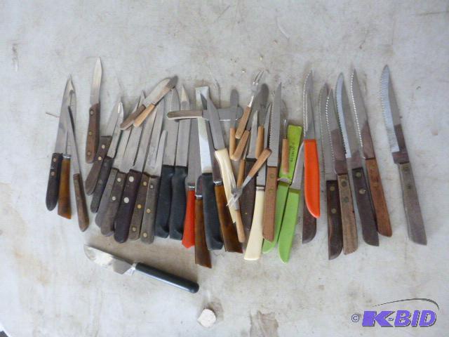 lot 124 image: Miscellaneous Kitchen Knives...
