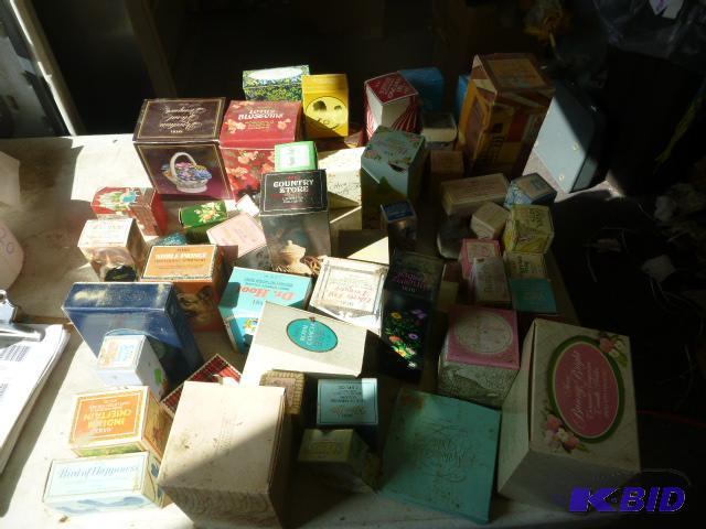 lot 13 image: Miscellaneous Avon Collection...