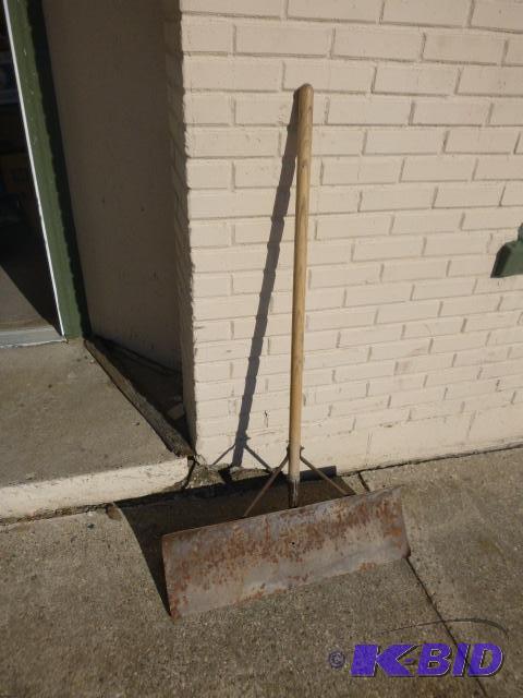 lot 16 image: Steel Snow Shovel...