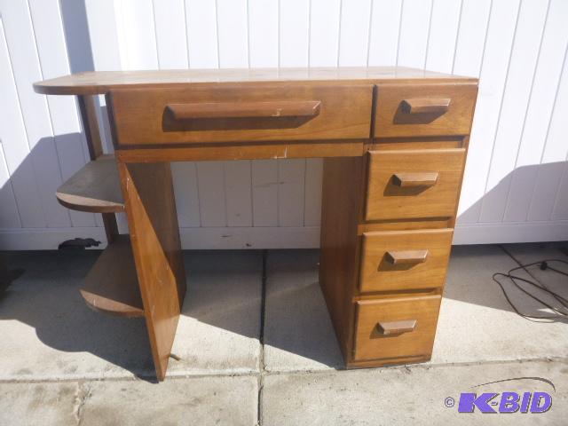 lot 162 image: Desk 30" X 38" X 19"...