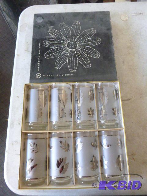 lot 40 image: 8 Vintage Mid Century Libby Hostess Highball ...