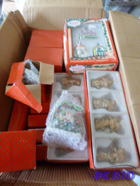 lot 81 image: Miscellaneous Christmas Decorations...