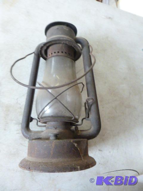 lot 88 image: Vintage Oil Lamp...
