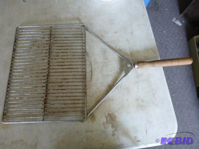 lot 89 image: Camping Grill...