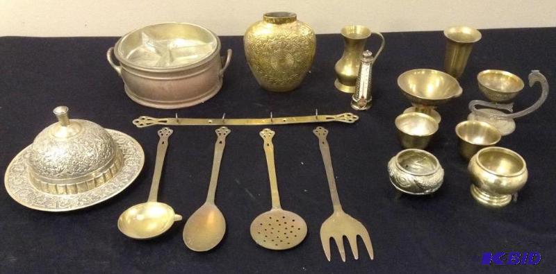 lot 10 image: Lot of brass wall hanging, serving pieces, bowls, vases, thermometer
