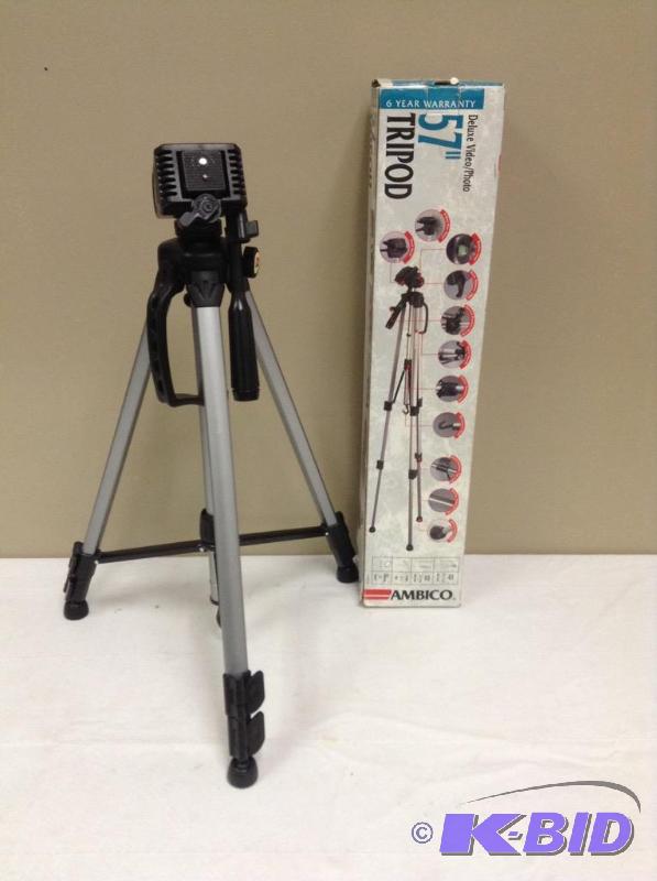 lot 104 image: Ambico 57 Deluxe VideoPhoto Tripod