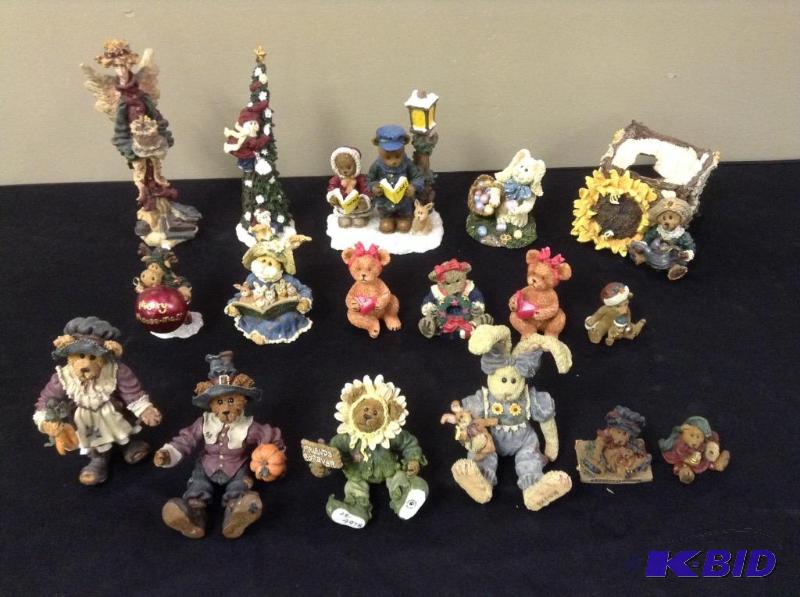 lot 107 image: Lot of Boyds Bears Figurines
