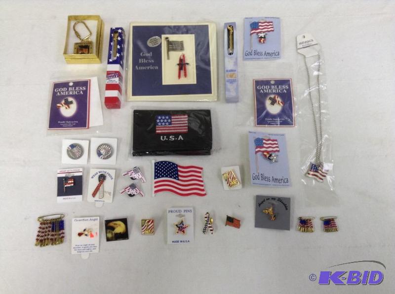 lot 126 image: Assortment of American Flag Items