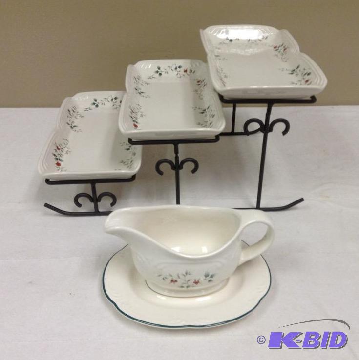 lot 138 image: Pfaltzgraff Winterberry Buffet Server & Gravy