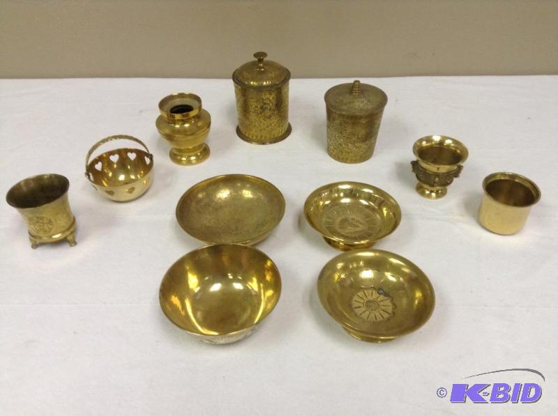 lot 14 image: Collection of Brass Containers