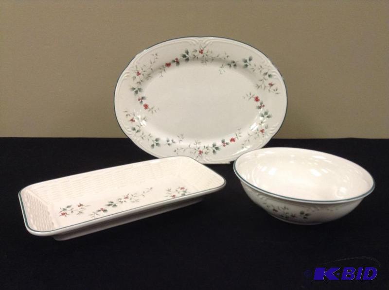 lot 140 image: 3 Pfaltzgraff Winterberry Serving Pieces