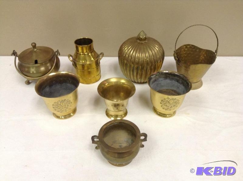 lot 145 image: Assortment of Brass Containers