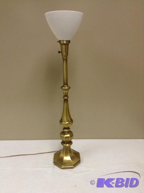 lot 156 image: Contemporary Rembrandt Brass & Glass Lamp