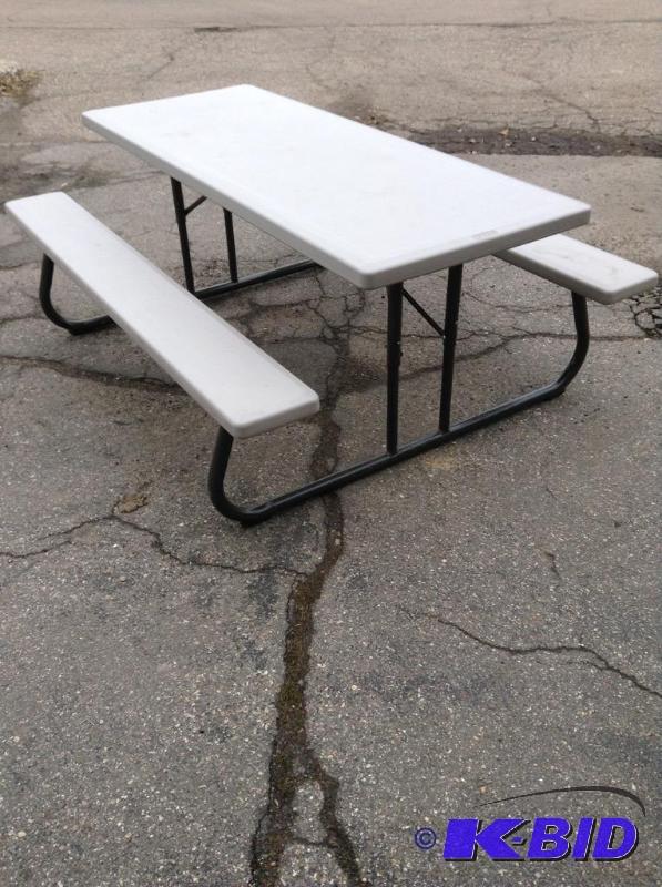 lot 2 image: Lifetime Folding Picnic Table.