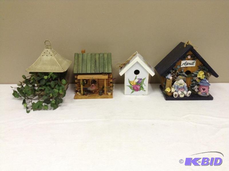 lot 41 image: 4 Decorative Bird Houses