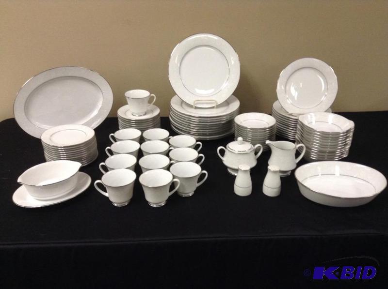 lot 74 image: Noritake 12 Piece Place Setting Baroness China
