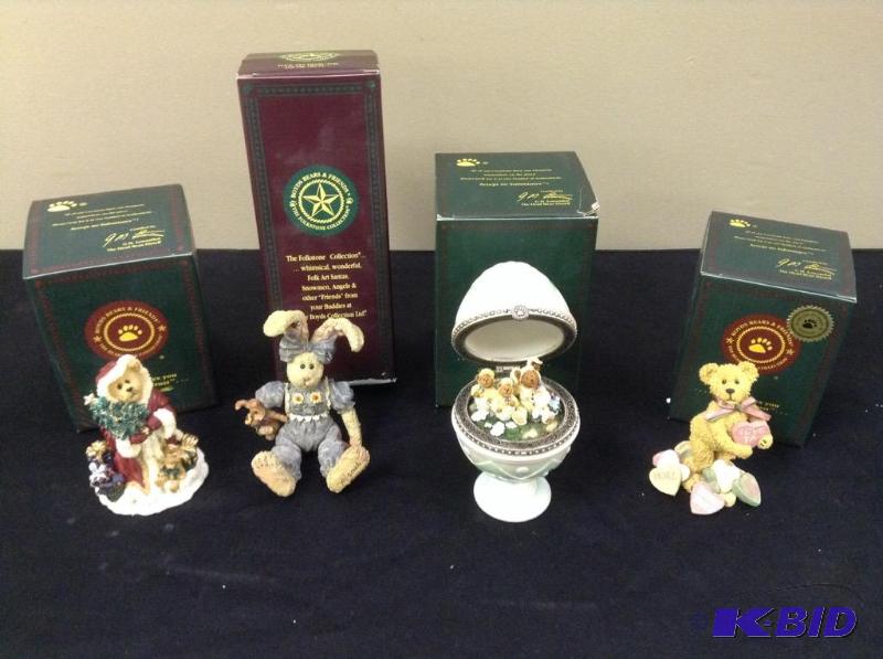 lot 90 image: 4 Boyds Bears Figurines