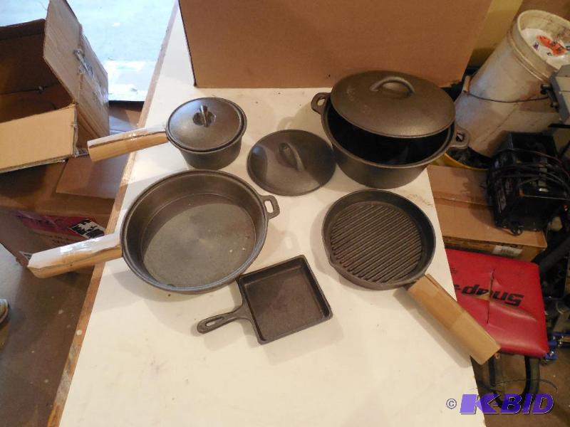 lot 25 image: 8 pc Cast Iron Pan Set