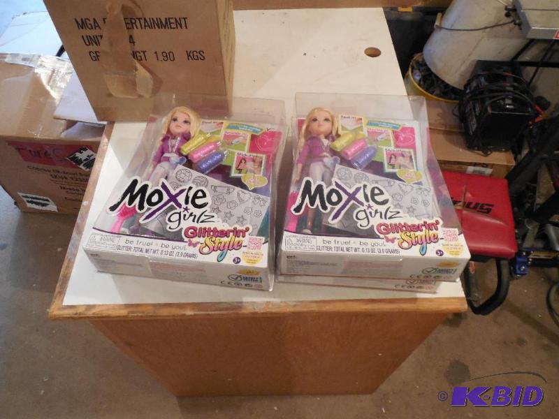 lot 30 image: NEW - (4) Moxie Girlz Glitterin Style Dolls