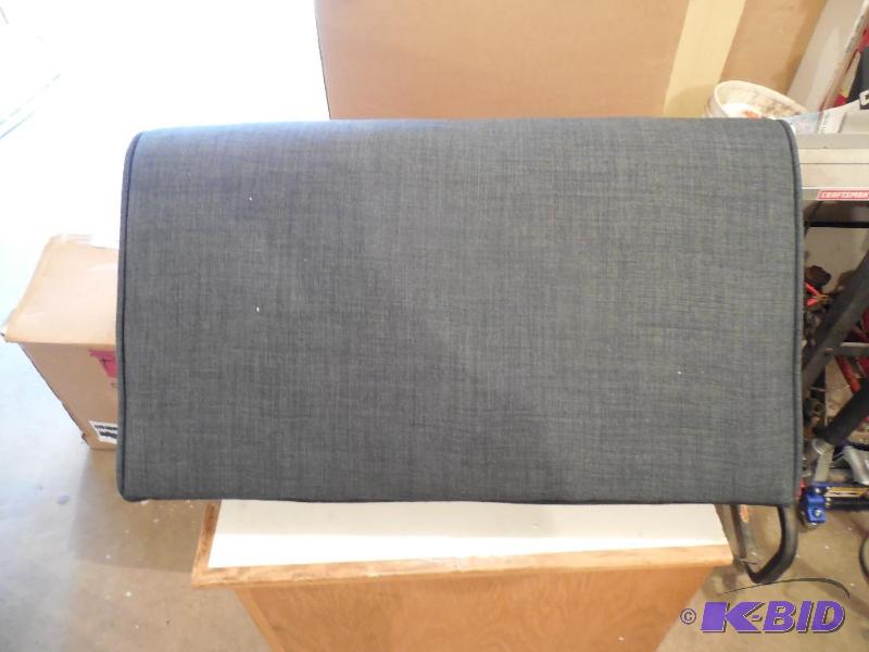 lot 34 image: 2 - Cushions