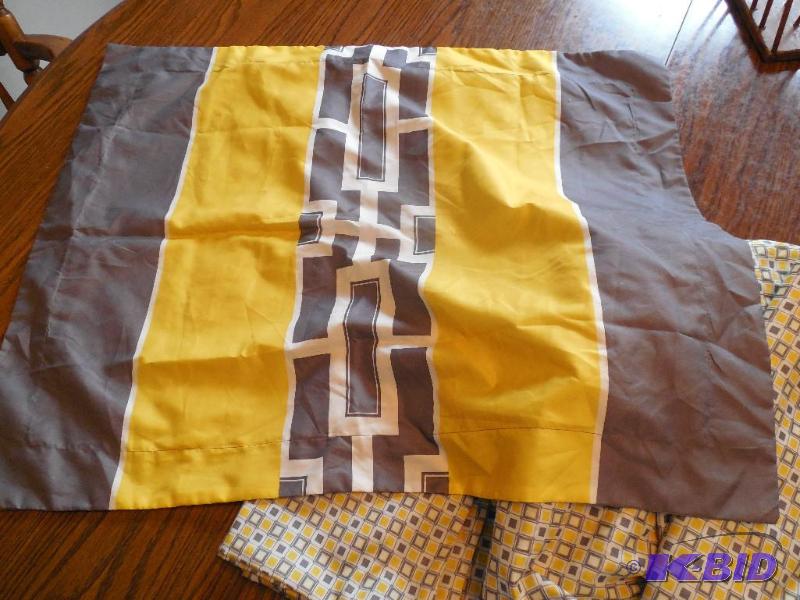 lot 38 image: 5 Piece Bedding set ( Twin )