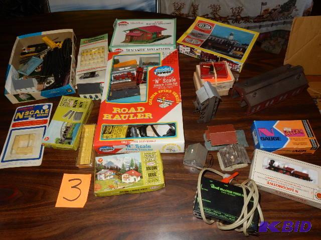 lot 3 image: N SCALE Train Set and Accessories