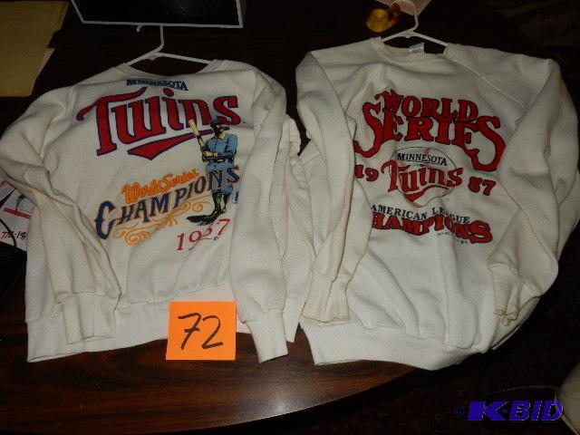lot 72 image: 2, Twins Sweatshirts, XL