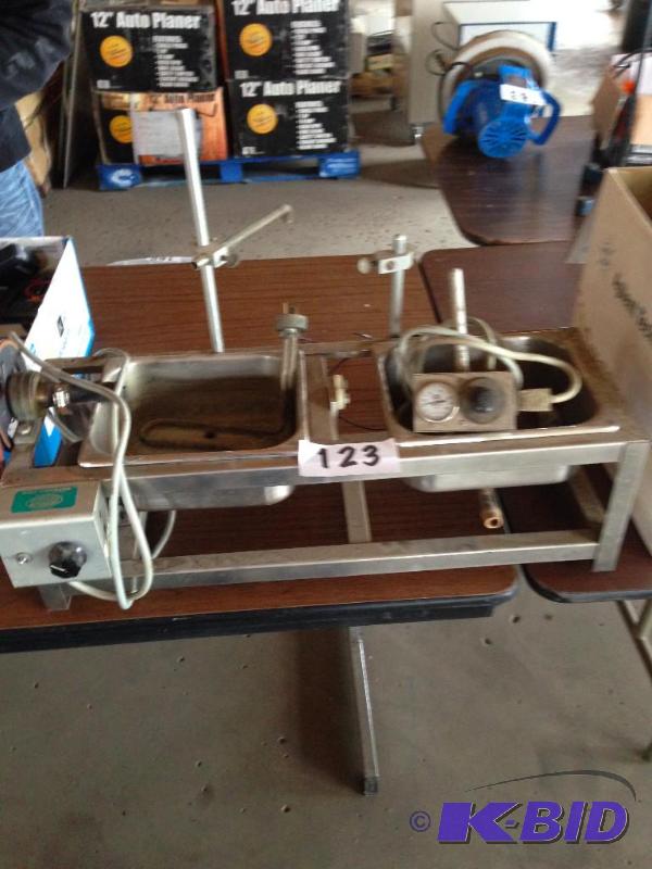Dual basin heated lab station....