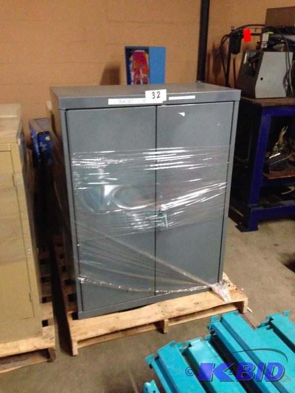 Lot of 2 metal cabinets....