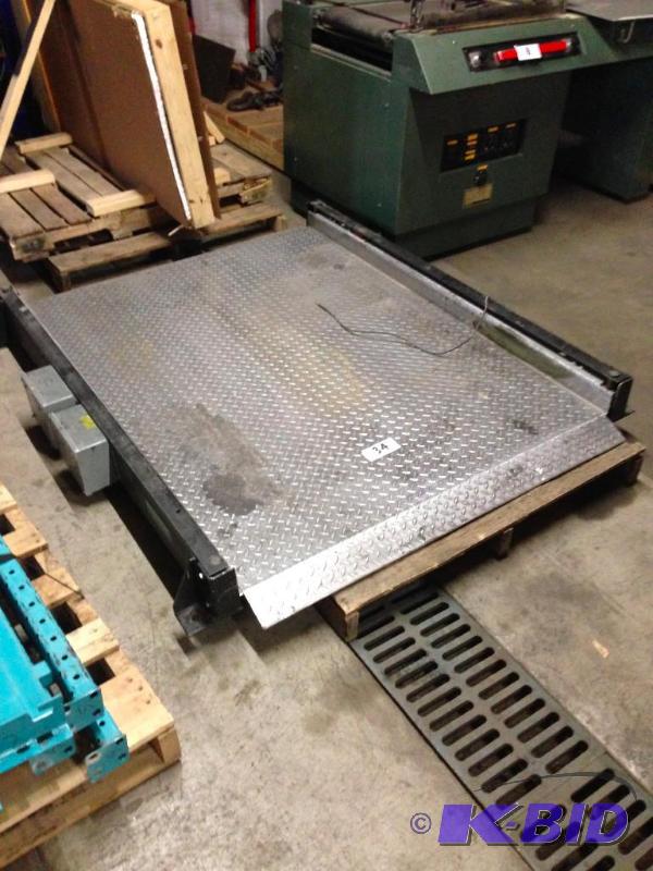 Platform  pallet scale. No indicator....