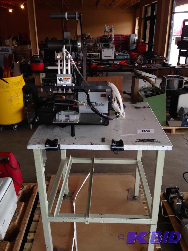 Auto Labe automatic labeling machine on work ...