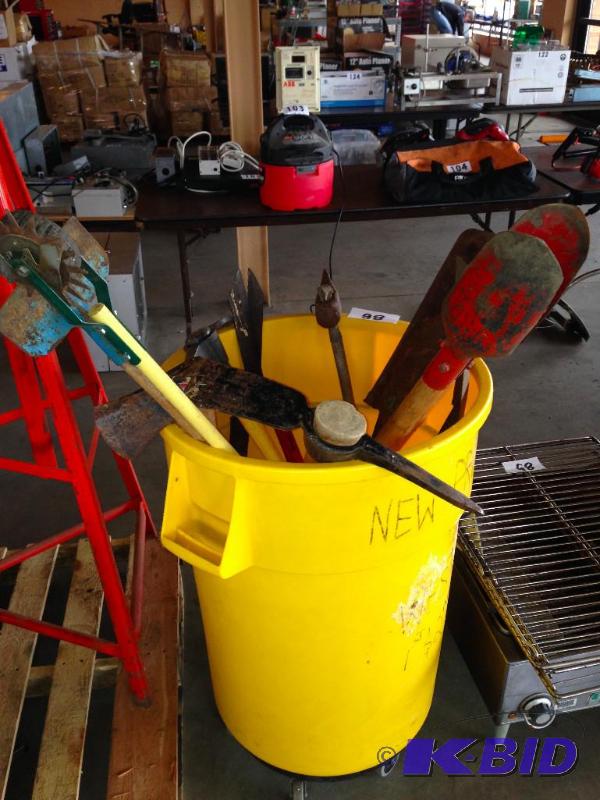Rubbermaid rolling garbage bin with contents ...