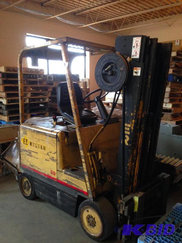 Hyster electric forklift. Runs well....