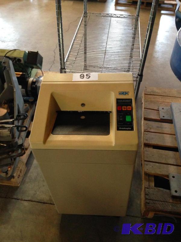 GBC crosscut shredder. Missing one wheel....