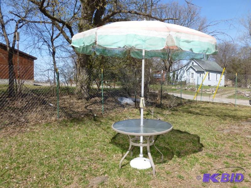 lot 1 image: Nice patio table and umbrella set, comes with...