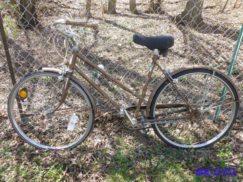lot 10 image: Vintage AMF Roadmaster&nbspThree-Speed 20&qu...