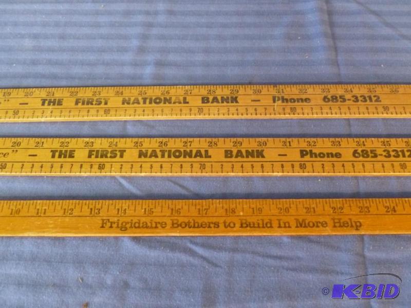 lot 101 image: Lot of two wooden fabric sticks and a wooden ...