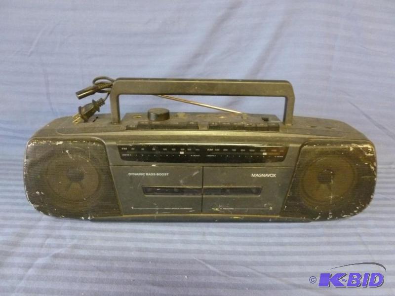 lot 105 image: Magnavox amfm duel cassette shelf radio.&nbs...