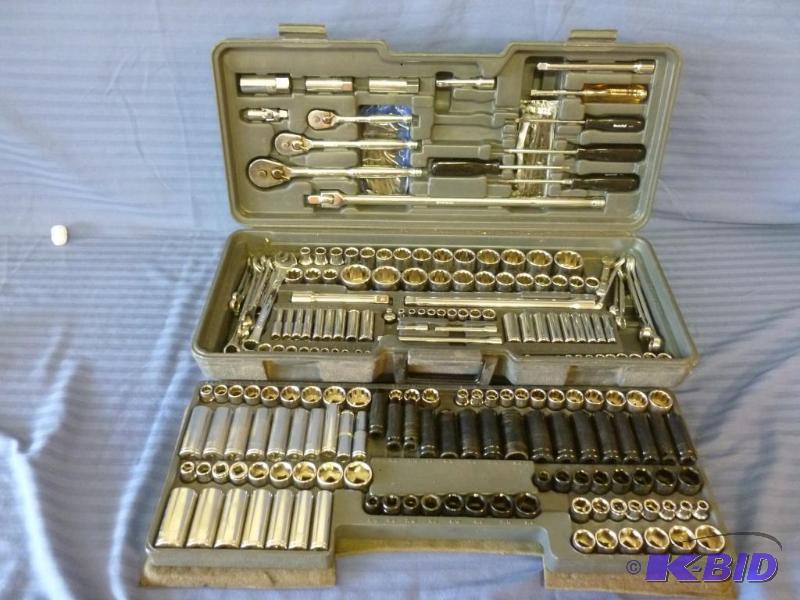lot 11 image: Huge Mastercraft&nbspProfessional Quality 21...