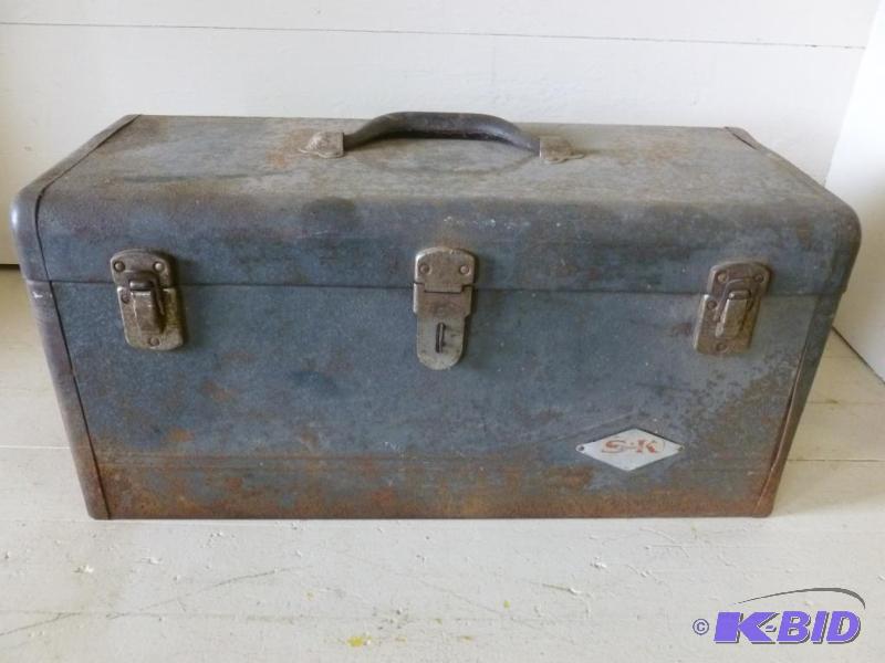 lot 116 image: Vintage S&ampK Tools metal tool box that mea...